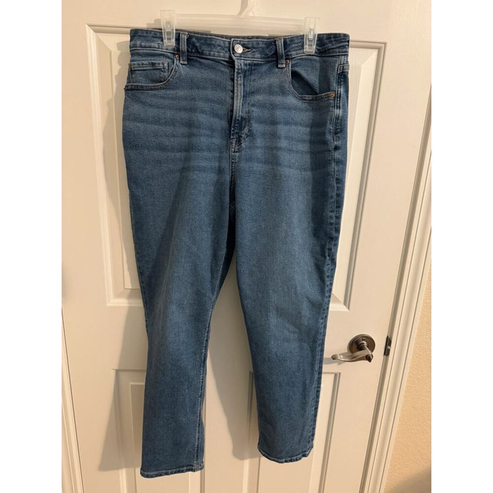 American Eagle High Waisted Mom Crop Jeans 14